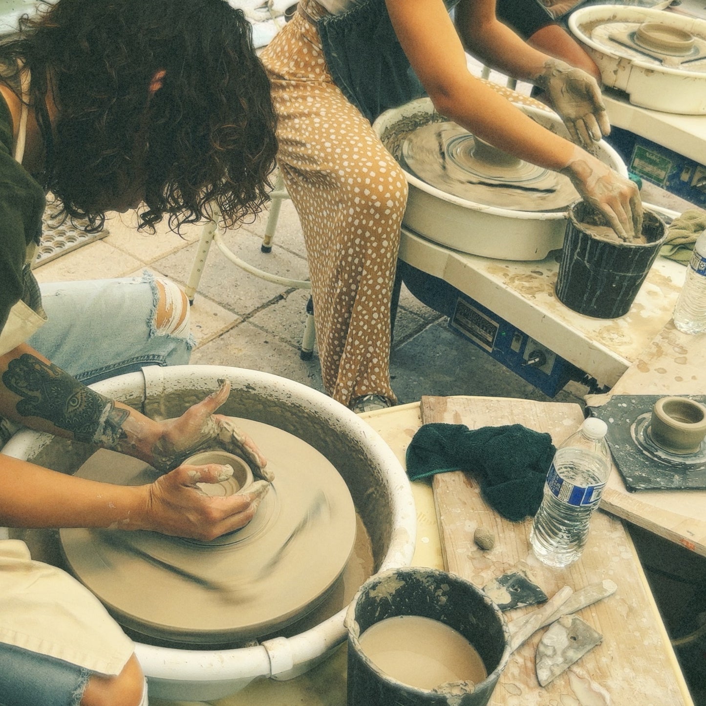 OPEN AIR wheelthrowing 🌱 beginner’s 2hr pottery class