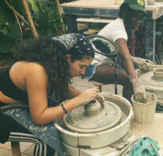 wheelthrowing 101 — beginner’s pottery class (2hr)