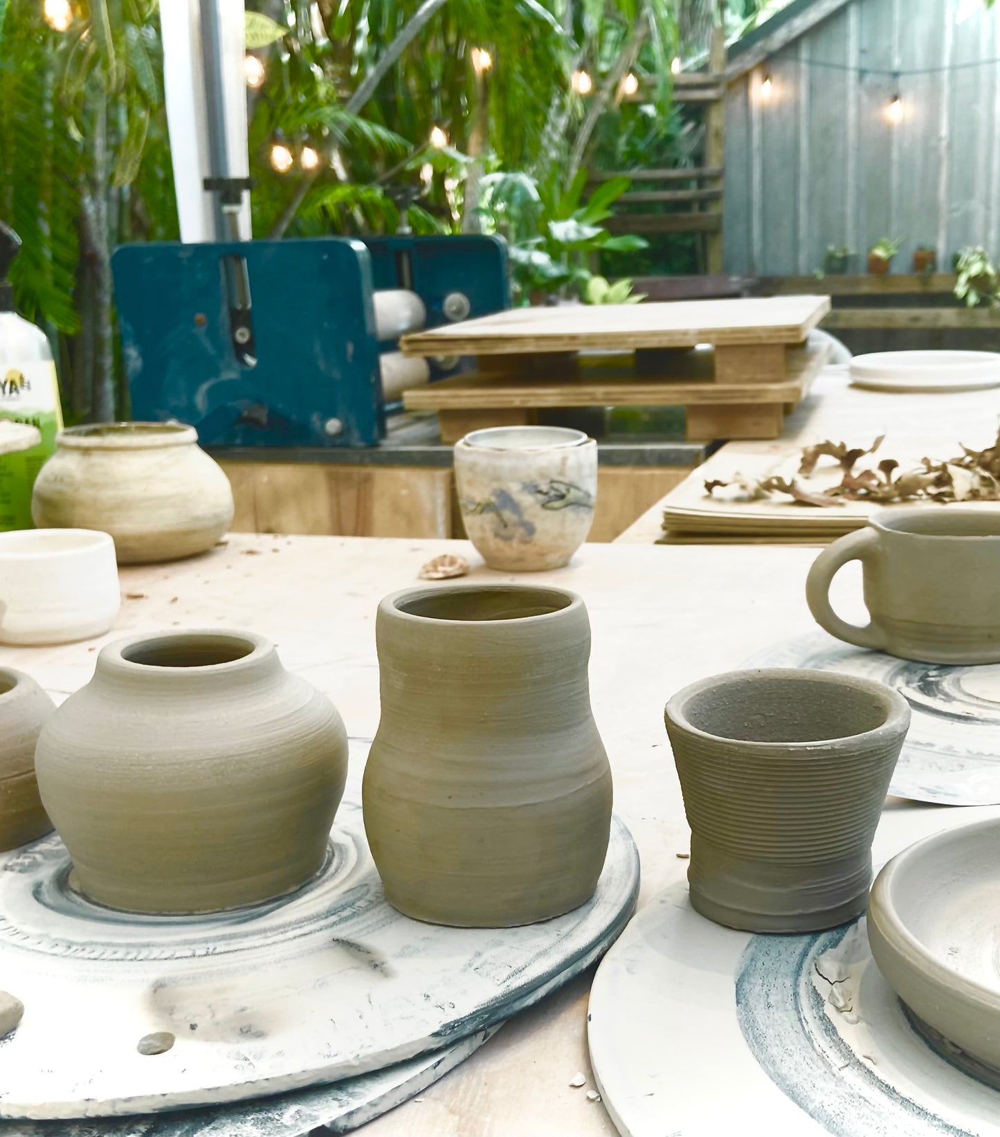 wheelthrowing 101 — beginner’s pottery class (2hr)